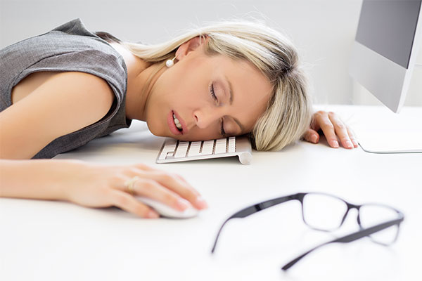 Exhausted woman asleep on her keyboard

